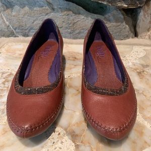 Indigo by Clarks Kitten Heel Pumps